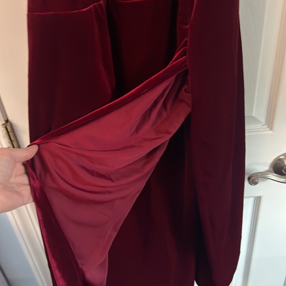 A Truly Stunning Dress - Picture 7 of 7